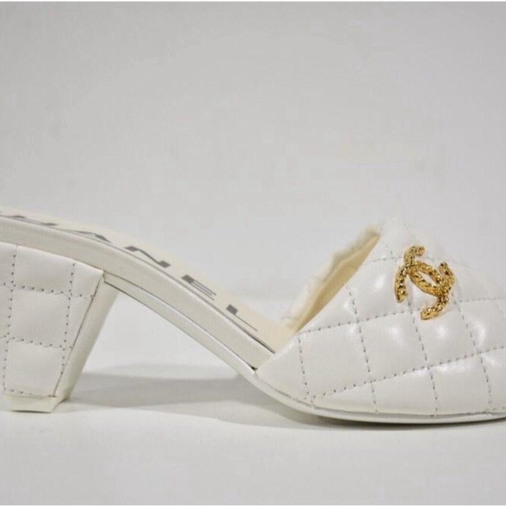 Chanel REV White Lambskin Quilted CC Gold Logo Cone Heel Mule Slide Sandal 39.